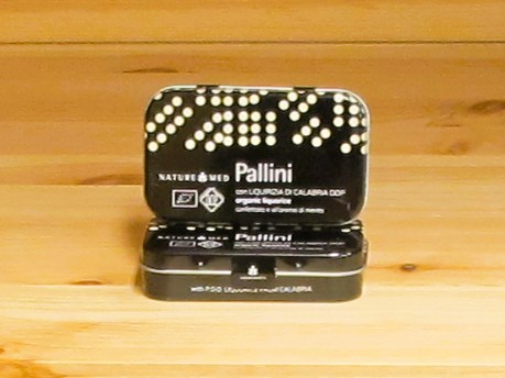 Lakrits- och mintpastiller.